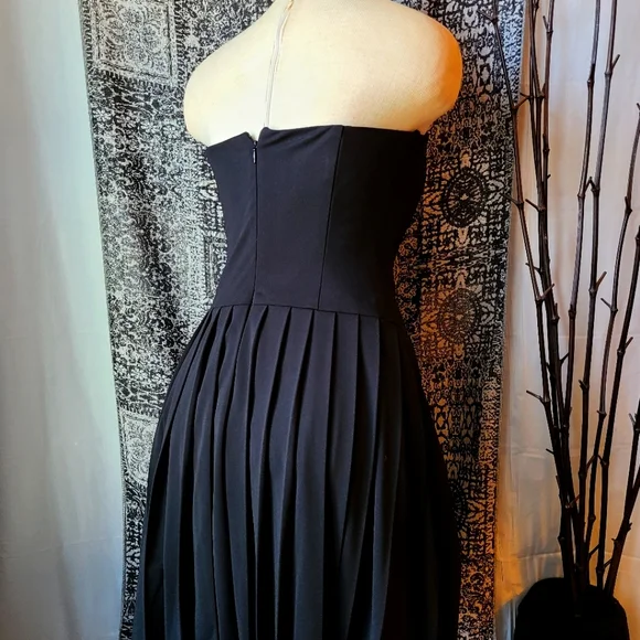 WHBM...STUNNING DRESS - Picture 4 of 5